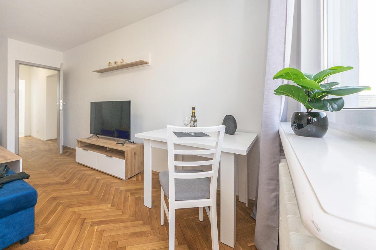 Glow Apartments, Apartament Kolobrzeska غدانسك المظهر الخارجي الصورة