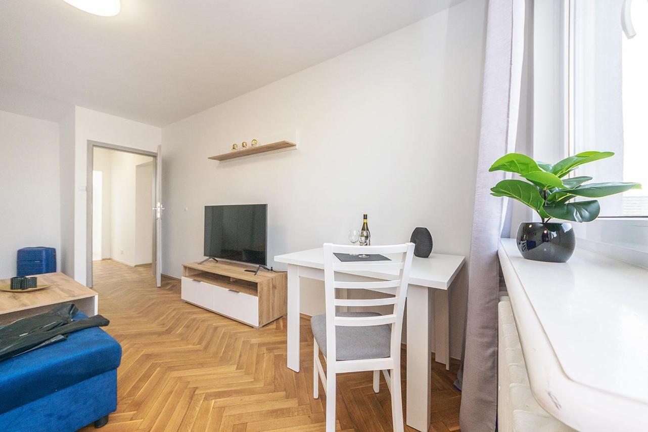 Glow Apartments, Apartament Kolobrzeska غدانسك المظهر الخارجي الصورة